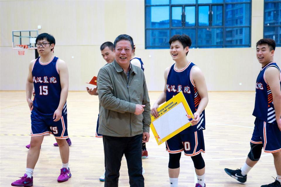 展现了高超, 顺利开展 展现了高超, 顺利开展